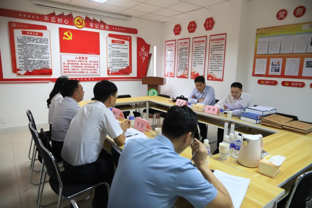 调研组在基础医公司调研