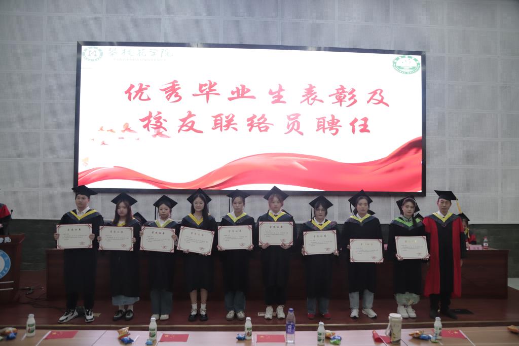 朱学军经理颁发省优大证书